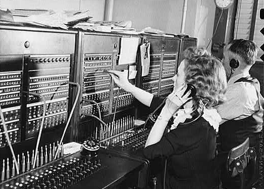 Resultado de imagen de centrales telefonicas antiguas