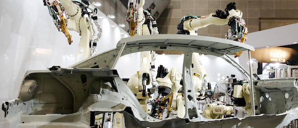 RobotArmsCarBodySideViewAutomation600
